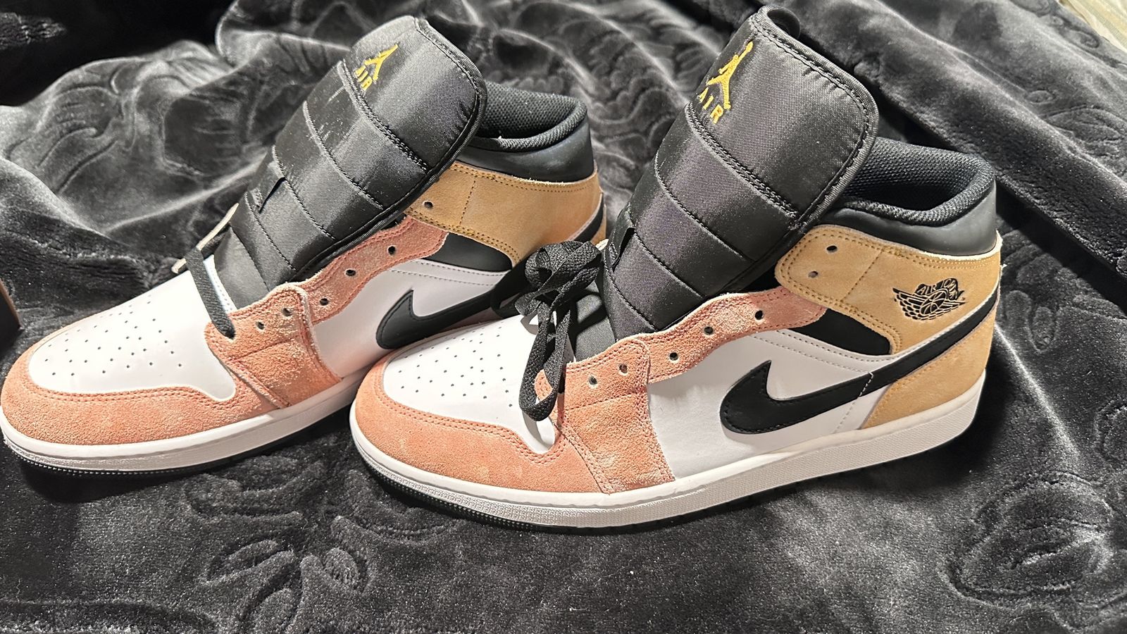 Men’s Air Jordan 1 MID SE size 13