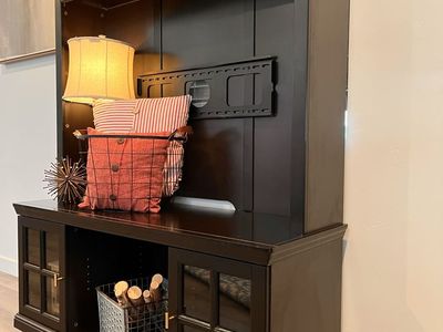 Tv Hutch/ Entertainment Center