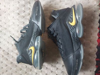 Mens LeBron 19 low "Witness" size 7.5