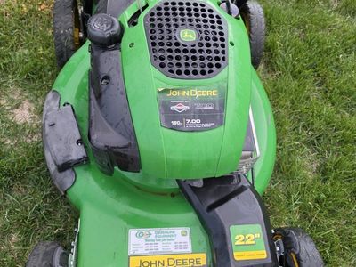 John Deere 7.00 190cc 22" Self-Propelled Walk-Behind Mower with Briggs & Stratton Engine