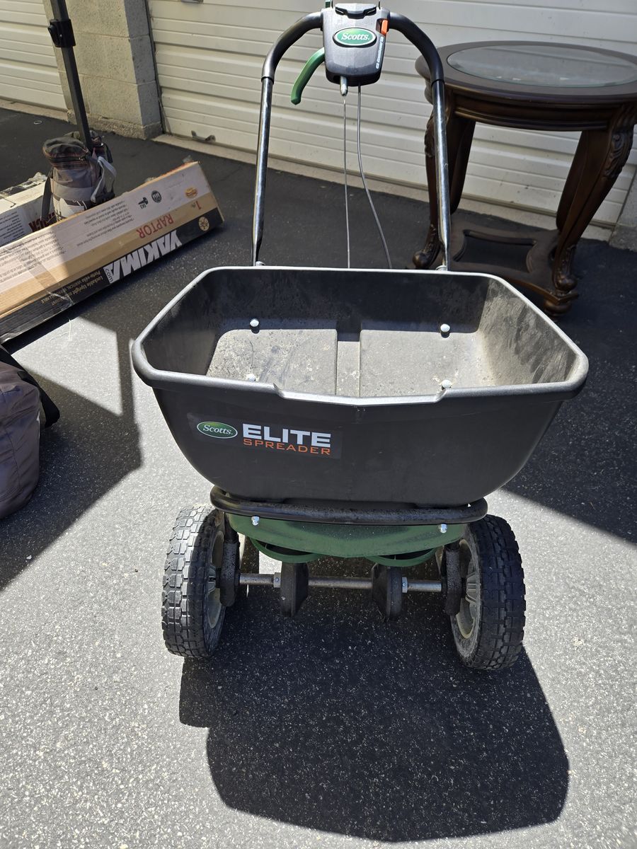 Scott's Elite Spreader