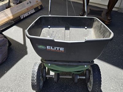 Scott's Elite Spreader