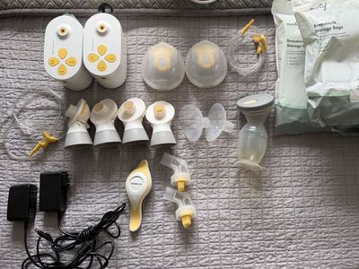 Medela Breastfeeding Supplies Bundle