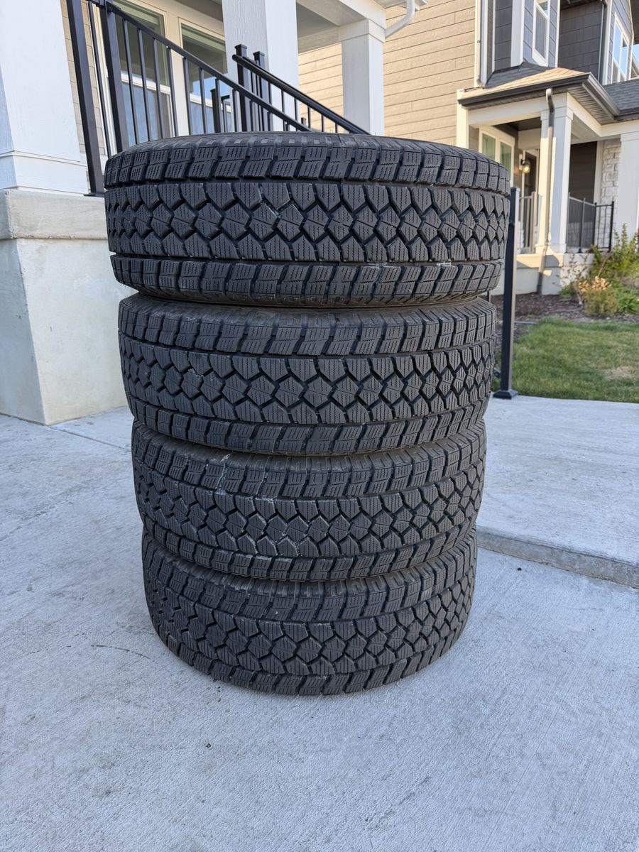 285/70R17 Toyo Open Country WLT1 Load E