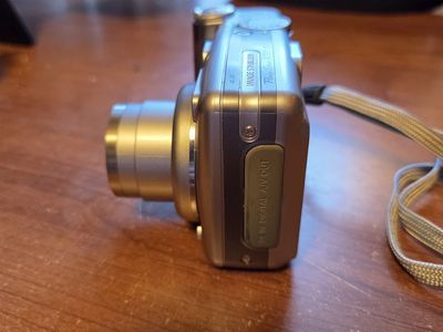 Canon PowerShot A720 IS 8.0MP Digital Camera with Original Box