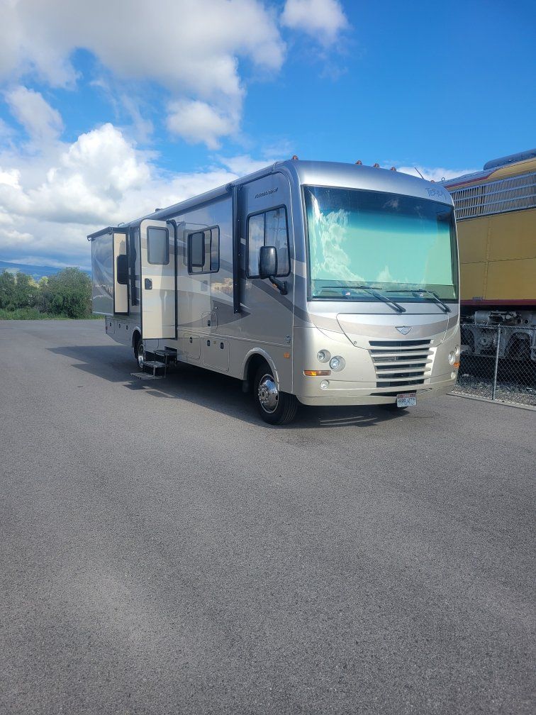 Fleetwood Terra Class A Motorhome - 2014- Spacious RV with  2 Slide-Outs