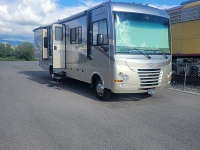 Fleetwood Terra Class A Motorhome - 2014- Spacious RV with 2 Slide-Outs