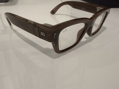 Ray-Ban Meta Smart Glasses - Brown with Charging Case and Band