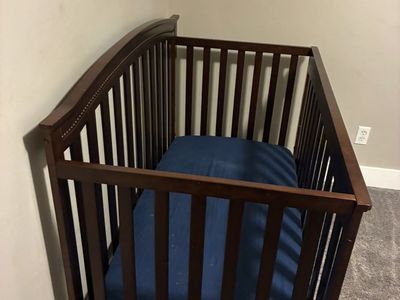 Delta 6-in-1 baby crib