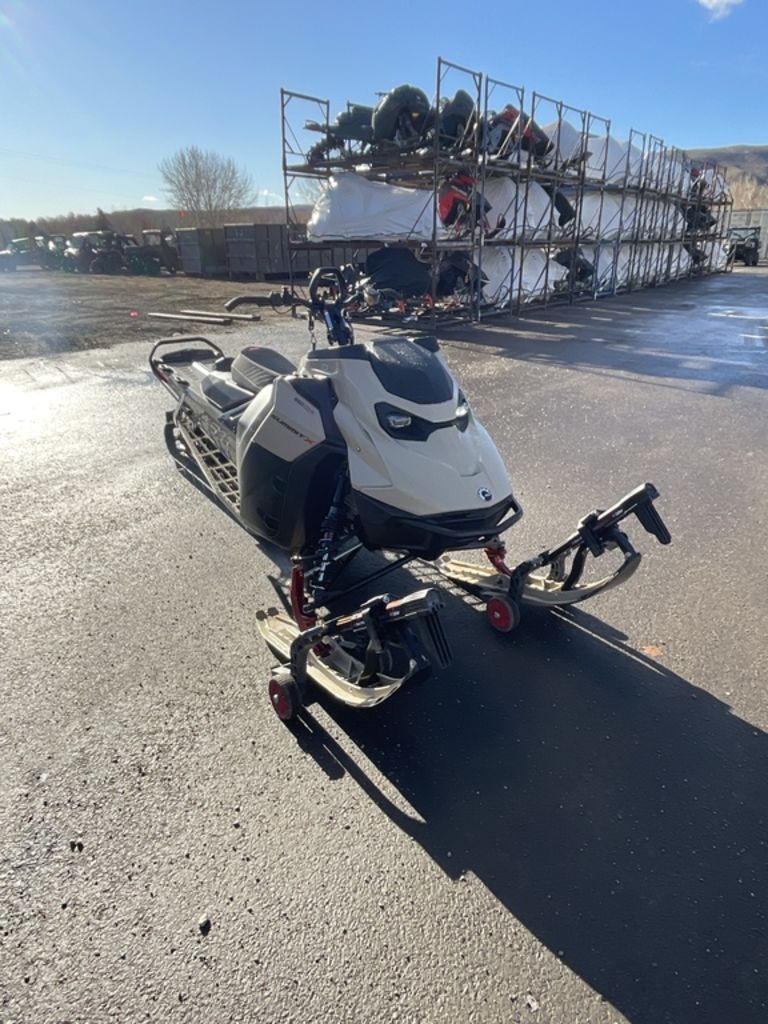 2024 SKI-DOO Summit X 850 E-TEC Turbo R Arctic Des