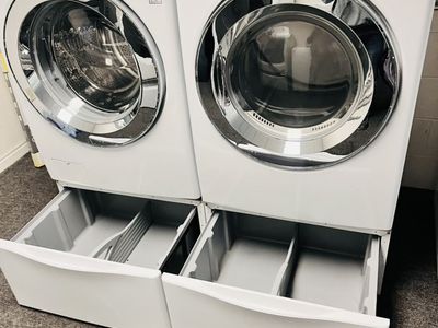 LG Washer And Dryer Set With Pedsatals