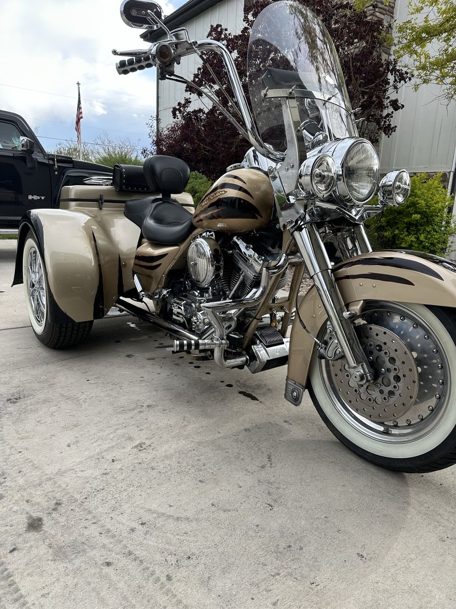 03 CVO Road King Trike Screaming Eagle2