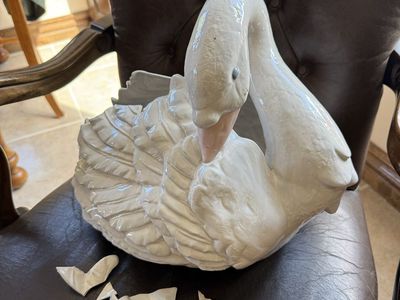 Large vintage swan 🦢 planter 14” T X 19” W