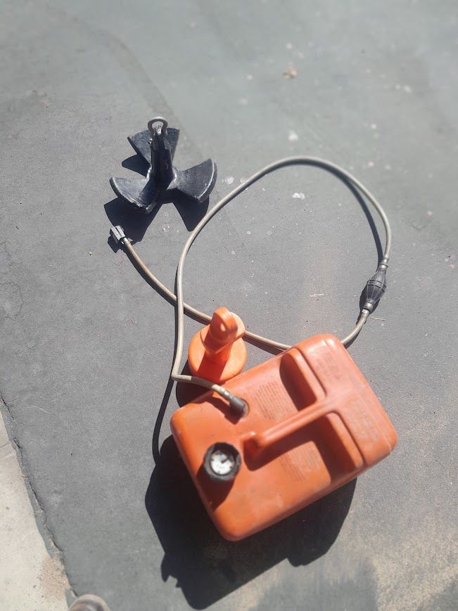 gas can /anchor
