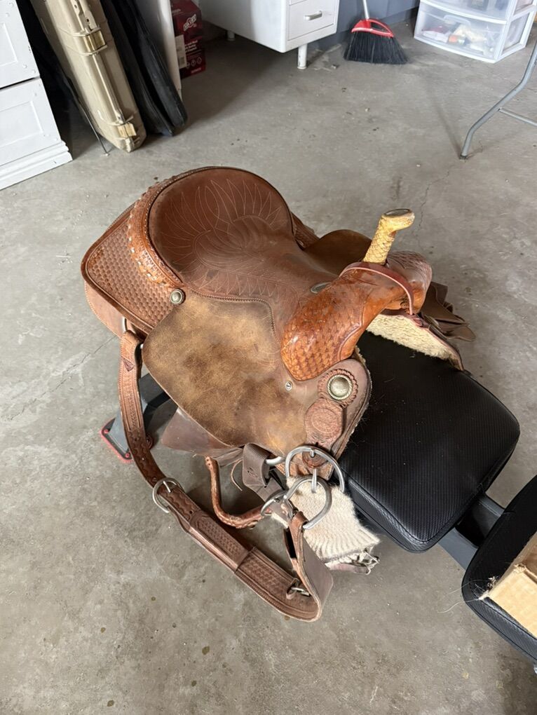Saddle