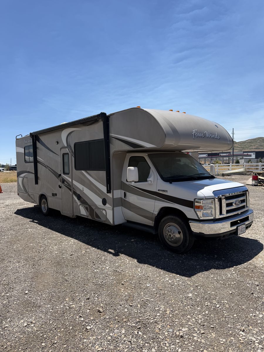 2016 Ford E-450 and Econoline 450 