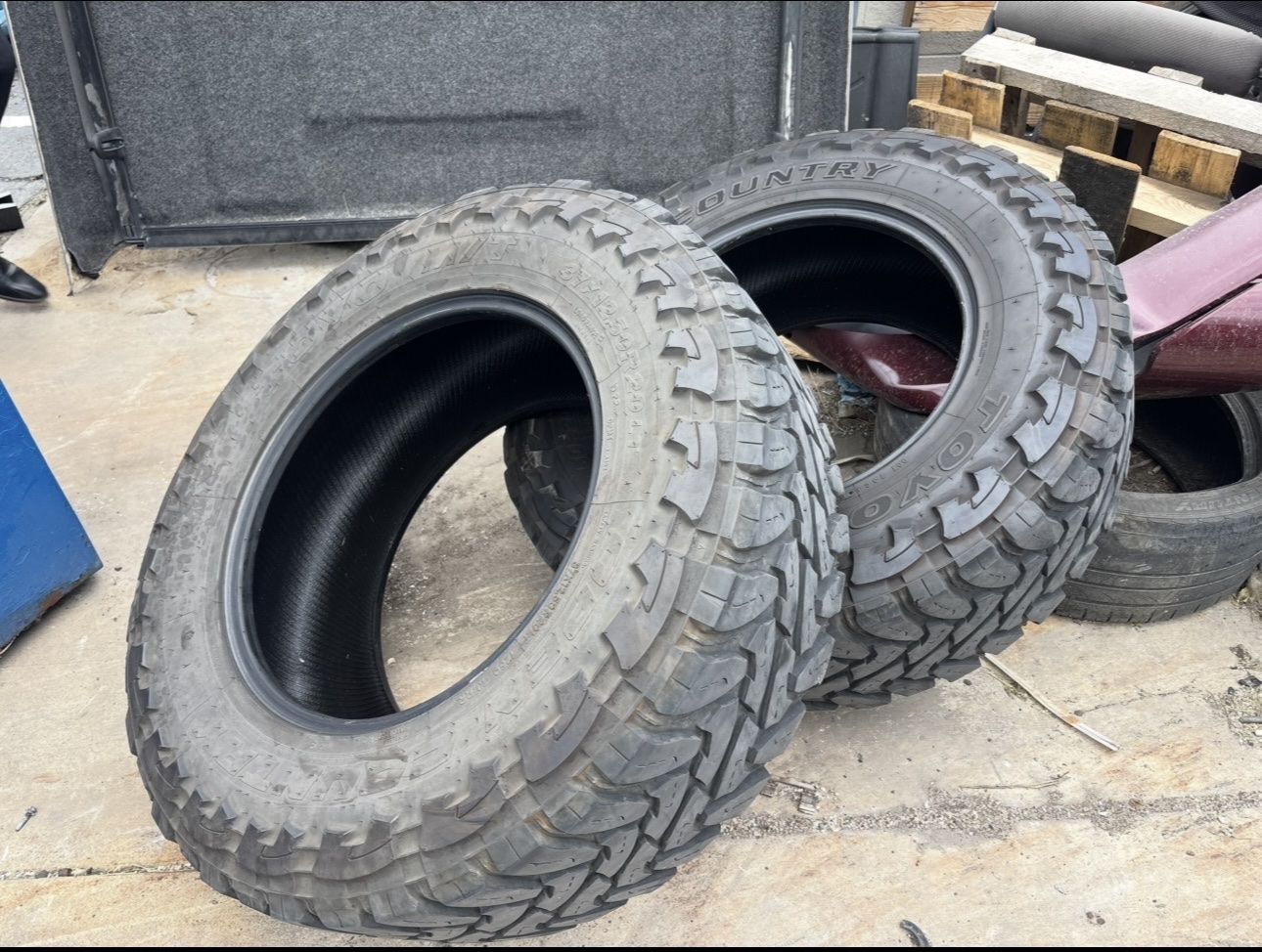 2 Tires 37X12.50 R20