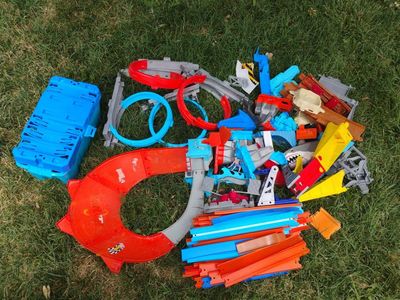 FUNDRAISER-Hot Wheels Track Builder Unlimited & Die-Cast Cars Playset Assorted Bundle. Comes with a large bucket to hold the tra