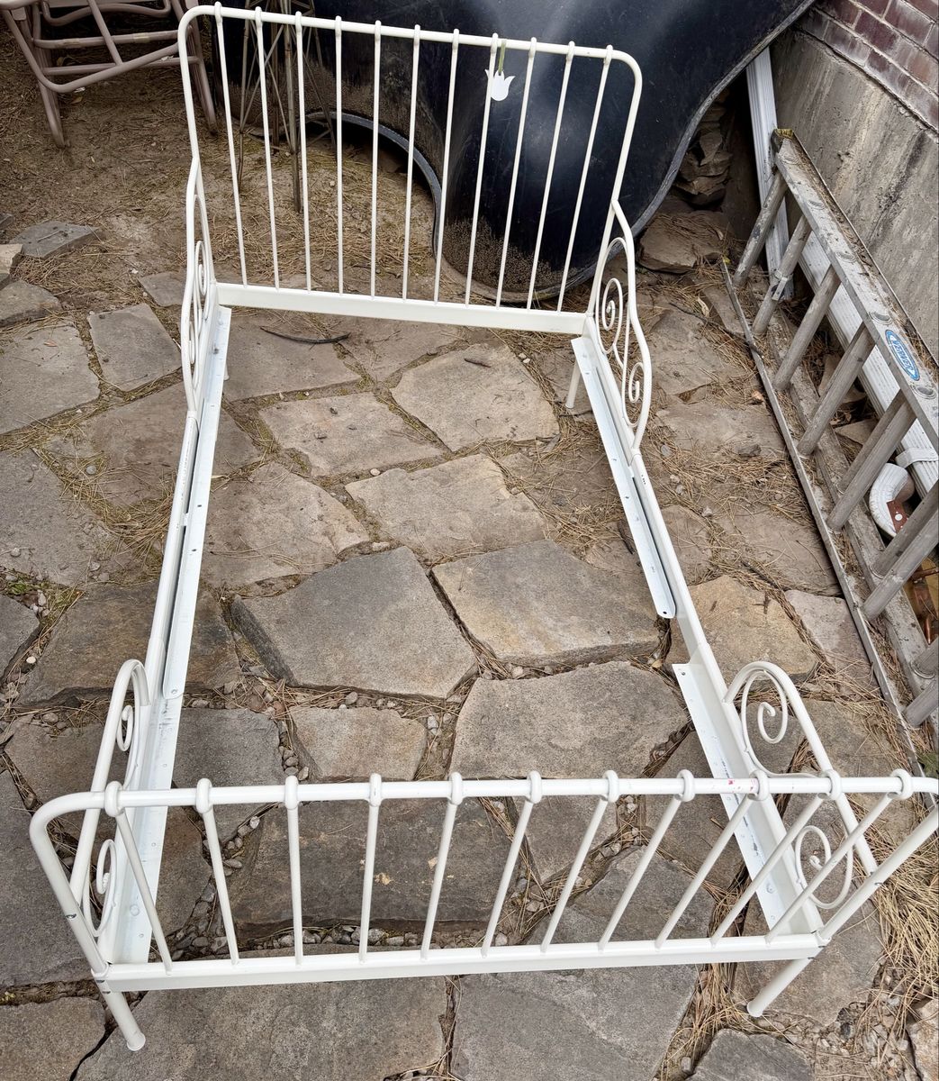 Kids Twin Metal Bed Frame With Slats