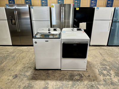 EXCELLENT MAYTAG WASHER AND DRYER SET