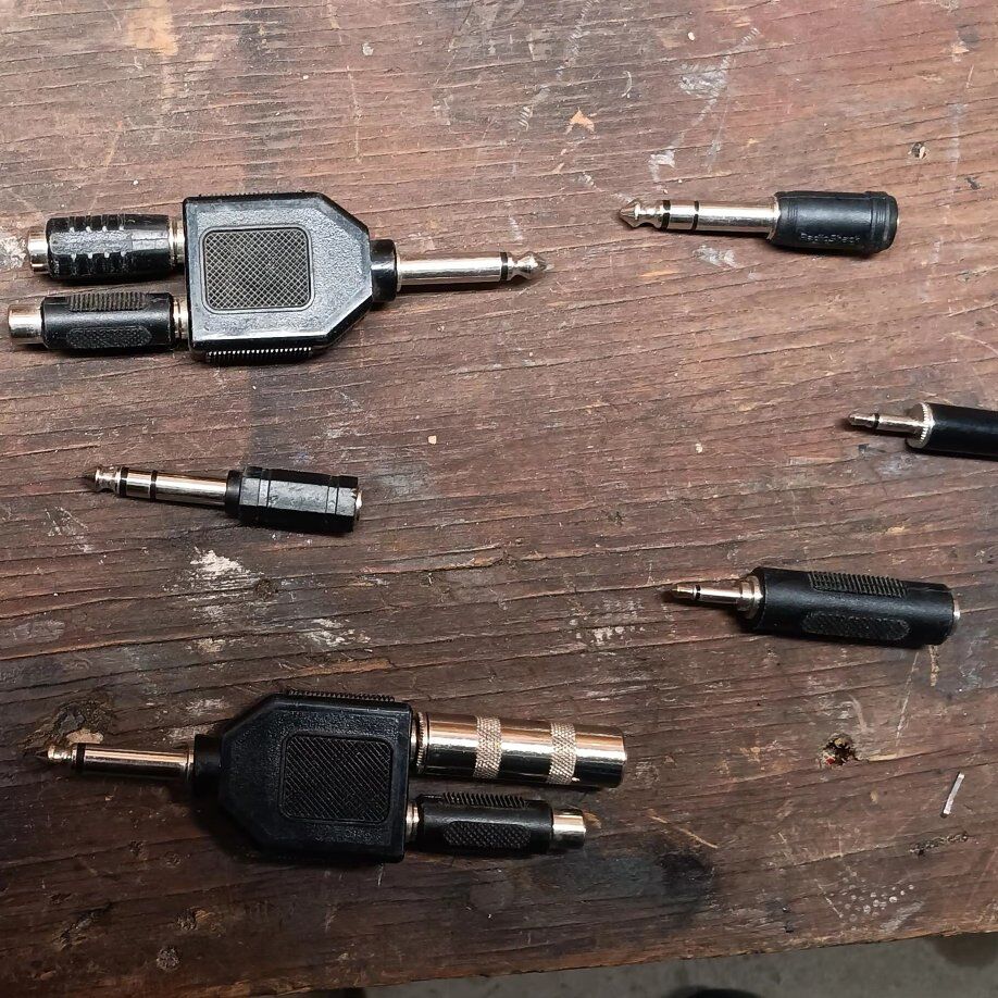 Audio connections for stereo equipment