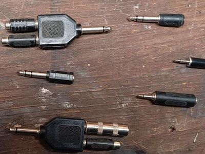 Audio connections for stereo equipment