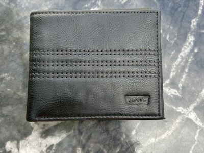NEW Levi's Black Leather Bi-fold RFID Wallet