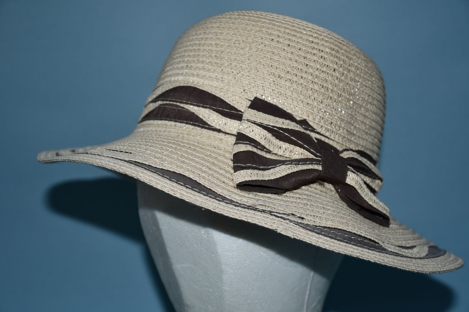 SUMMER SUN HAT ~ ONE SIZE ~ CUTE BOW DETAIL ~ BRIM LENGTH 3" ~ LIGHTWEIGHT ~ CLEAN!