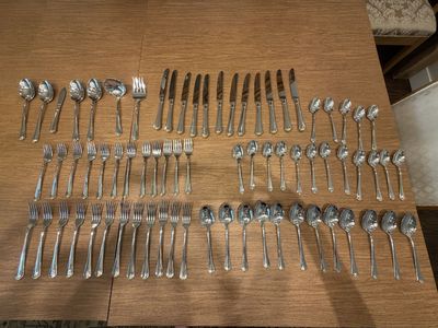 Oneida Golden Juilliard 72-piece set