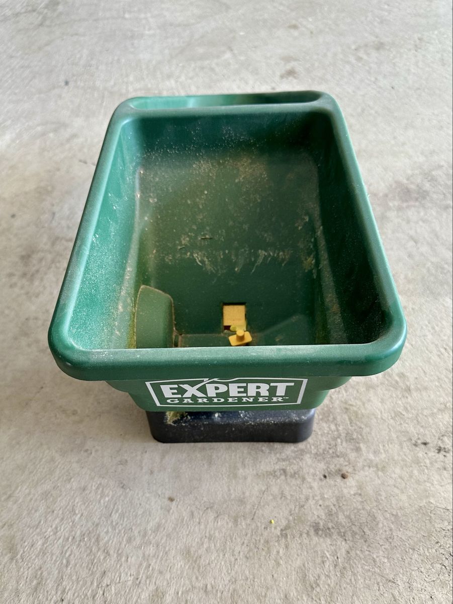Handheld Fertilizer Broadcast Spreader