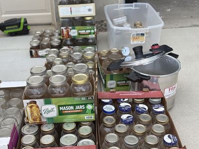 T-Fal 22 Qt Pressure Canner and 185 Canning Jars and 75 Regular Lids (new).and some wide mouth