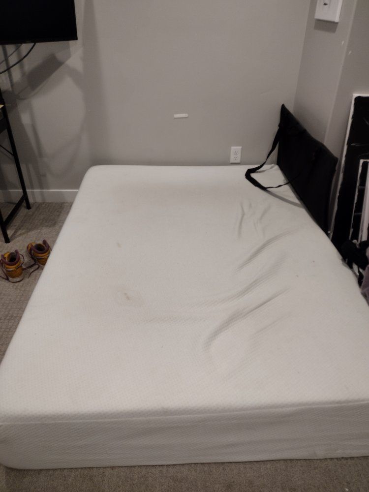 White Full Size Mattress Foundation / Box Spring - Sturdy & Supportive