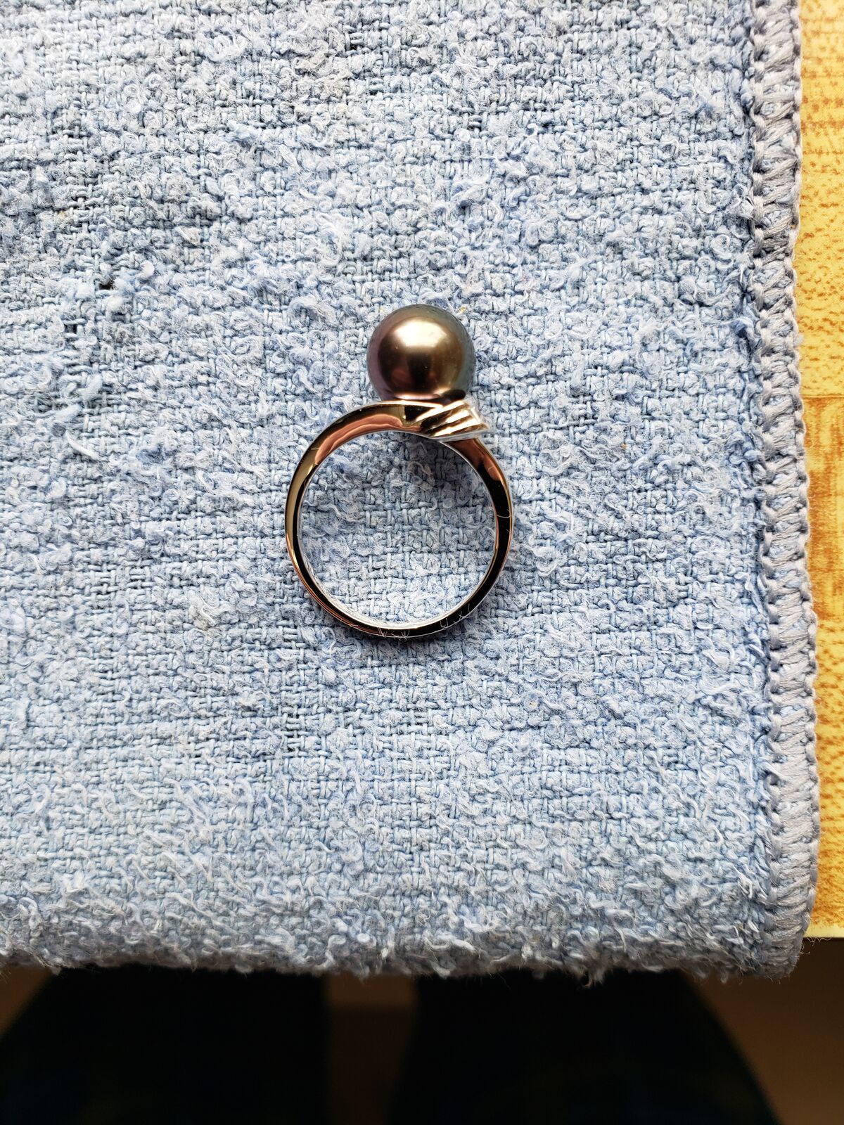 Tahitian Black Pearl 18 KWG 10-10.5mm round ring 7 pts 0.10 CT T-diamonds.