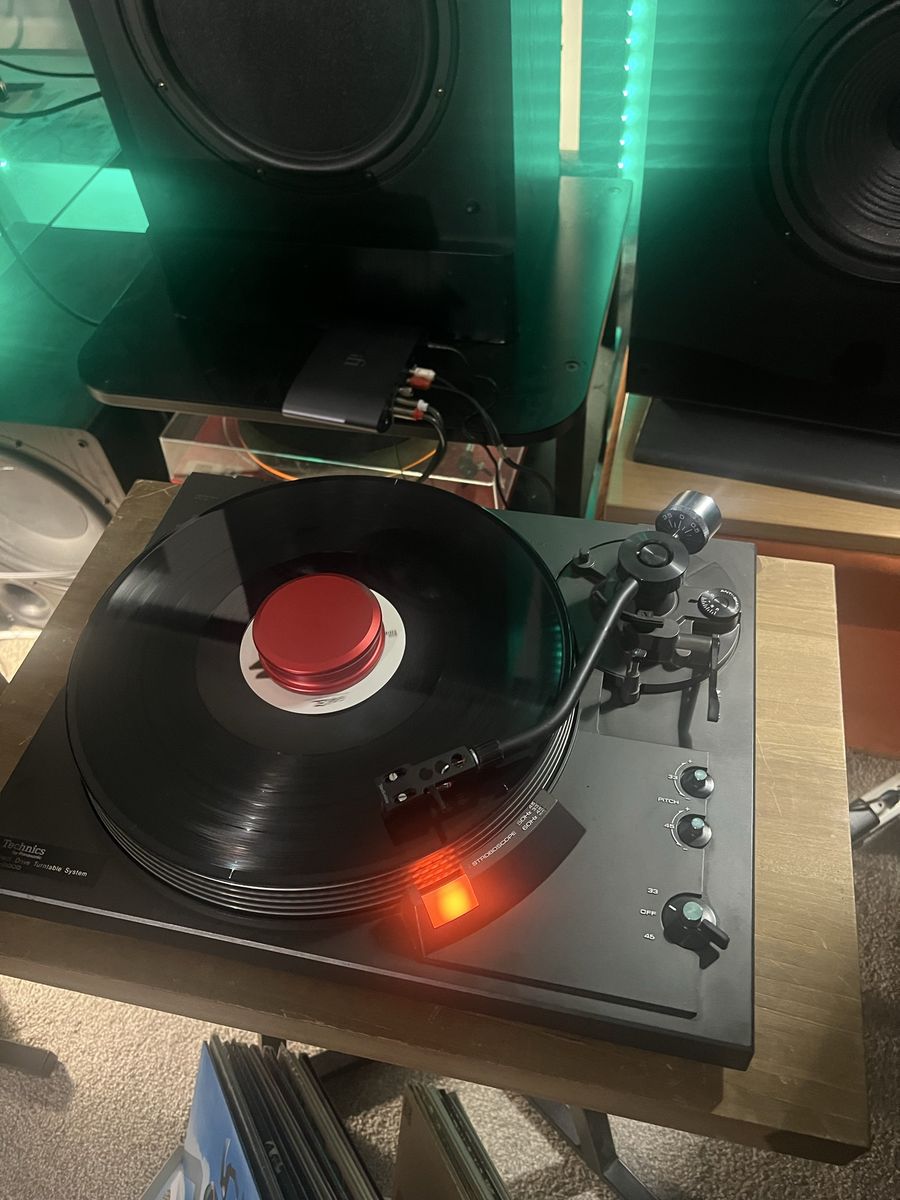 TechnIcs SL 2000 Turntable