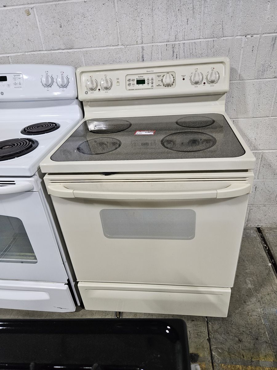 GE Spectra Electric Glass Top Range! W-Warranty