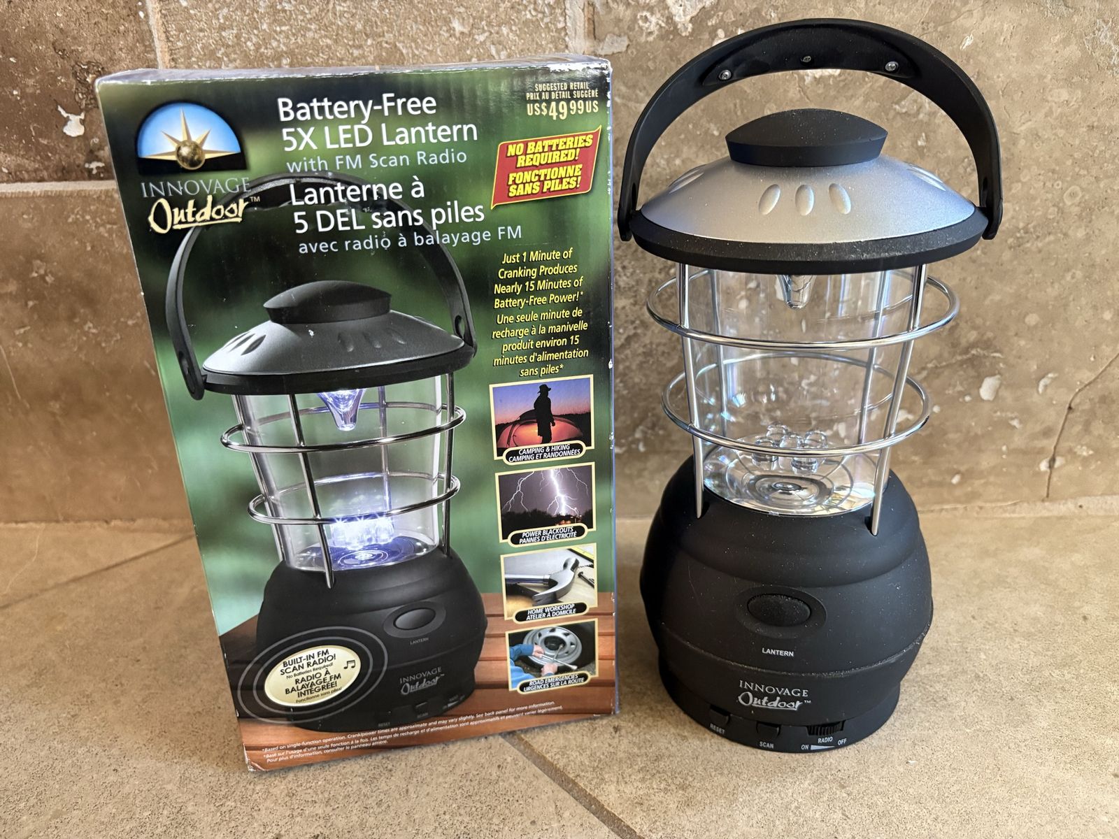 Small No Battery Crank Lantern W/ FM Radio Scan