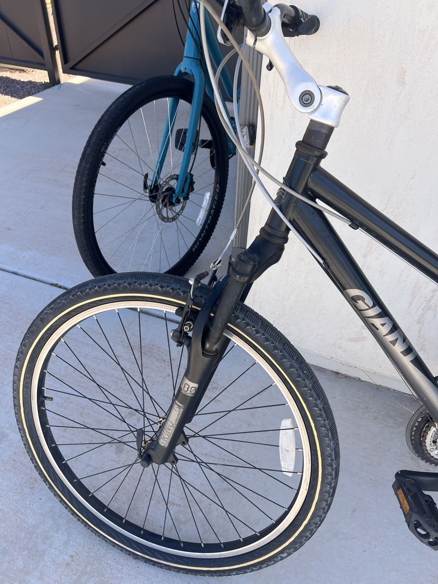 Giant Hybrid Bicycle - Black/Gray, 21-Speed, Front Suspension