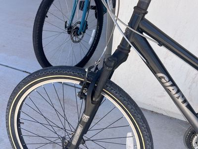 Giant Hybrid Bicycle - Black/Gray, 21-Speed, Front Suspension