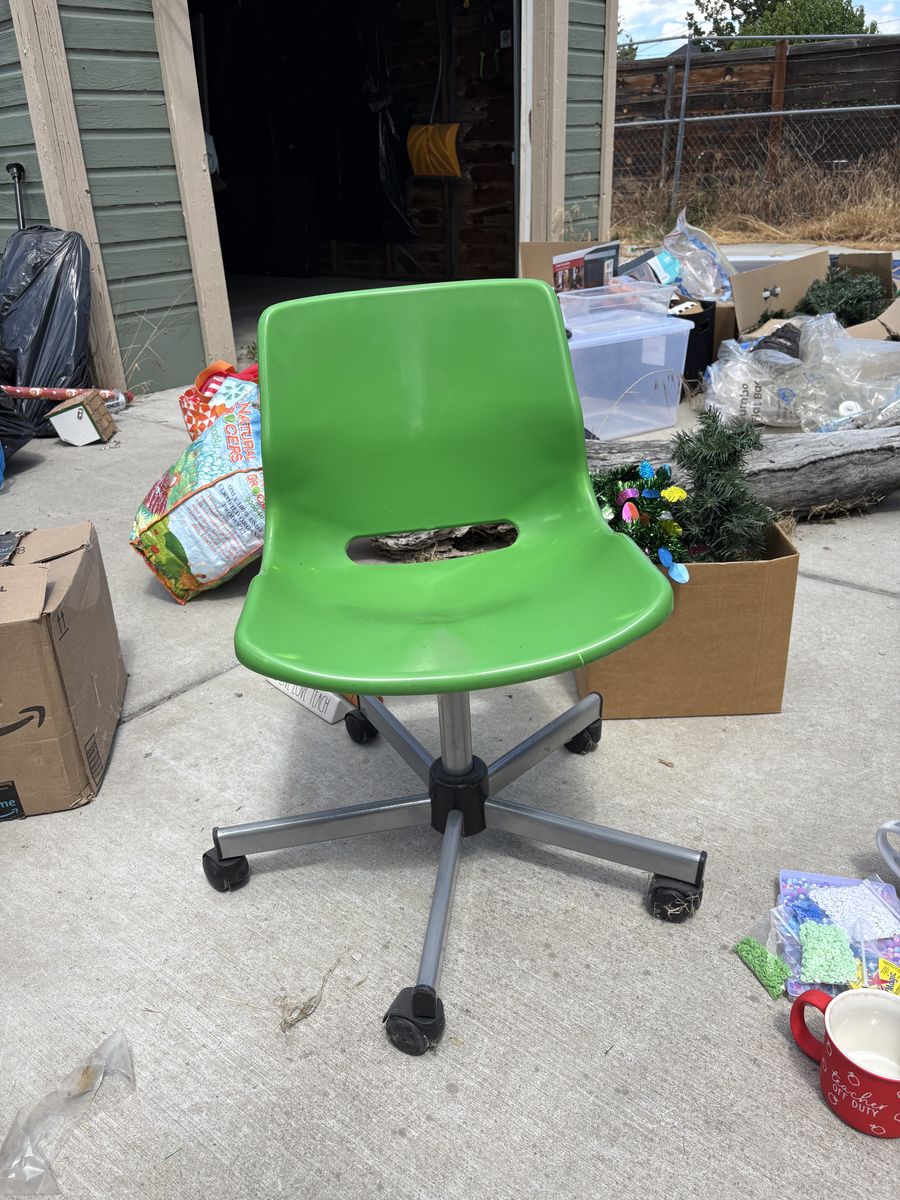 Green Swivel Task Chair with Wheels - Adjustable Height Office Desk Seating