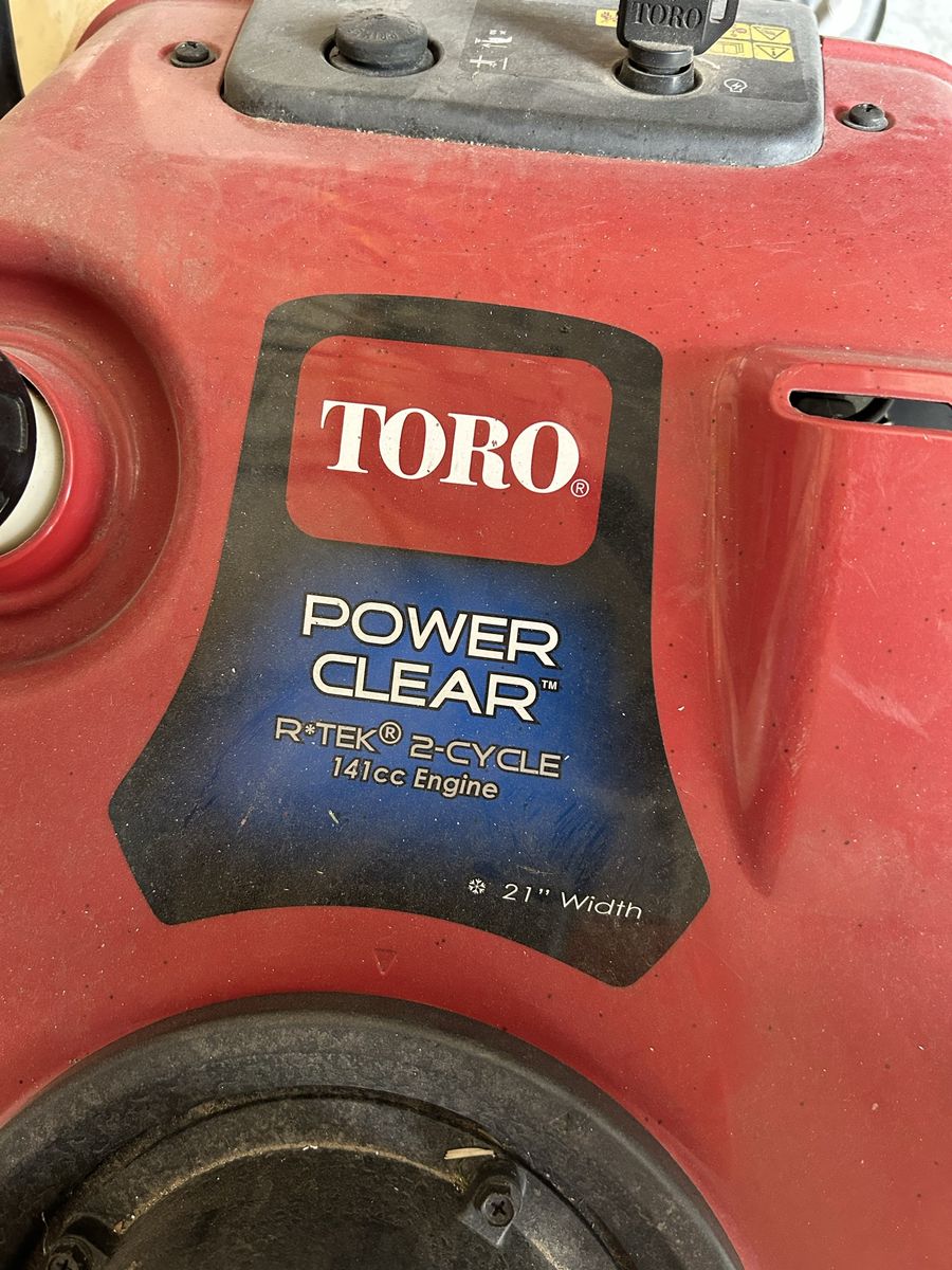 Toro Power Clear R*TEK 2-Cycle 141cc Engine 21" Width Snow Blower