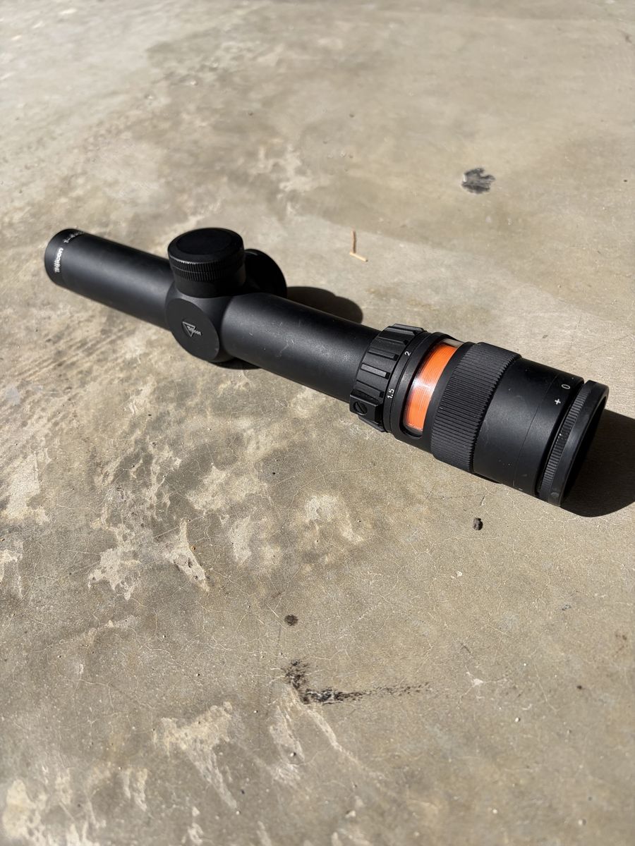 Trijicon TR24R Accupoint 1x4-24