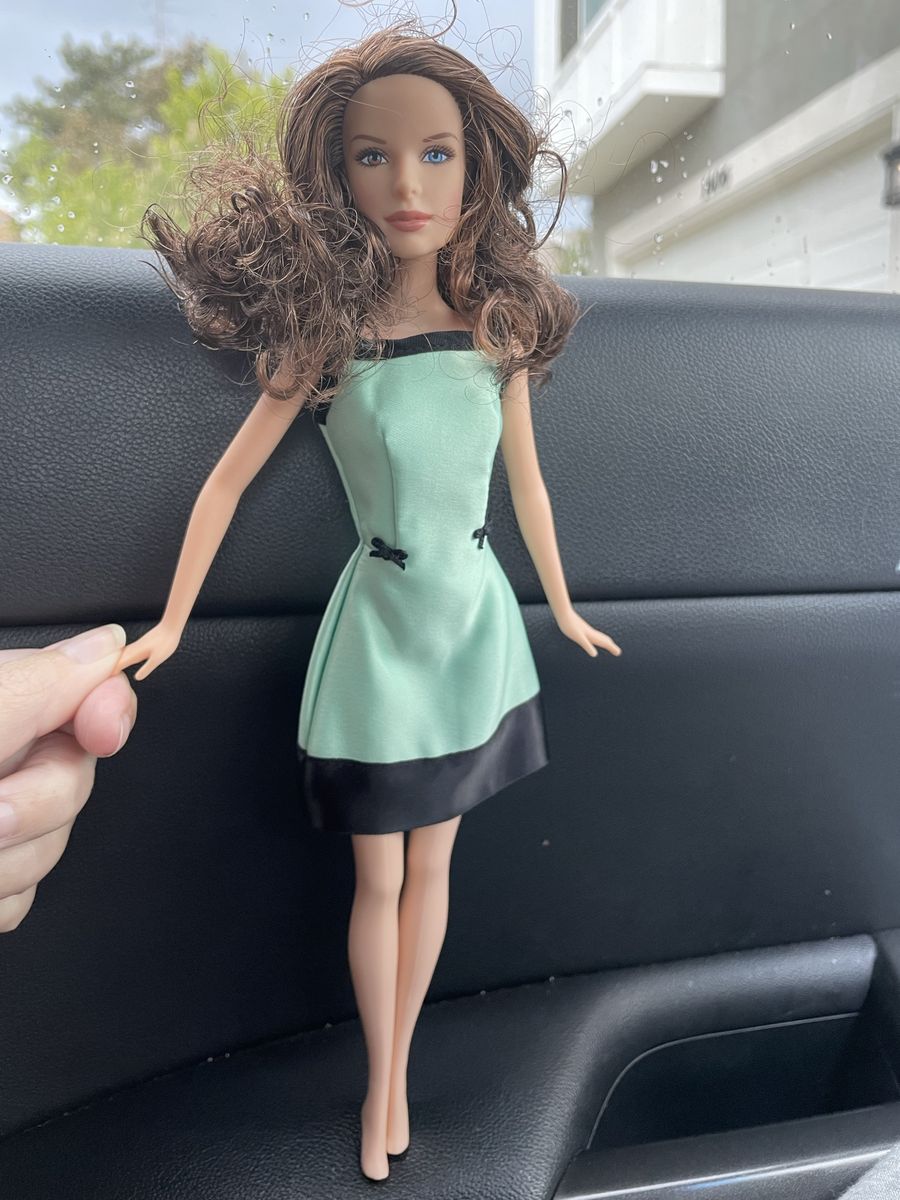 Classic mint fashion avenue brunette Barbie doll