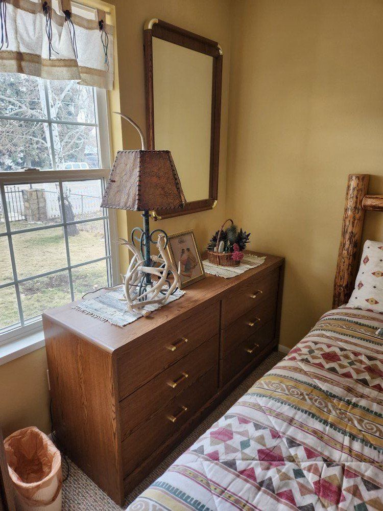 Bedroom Furniture Dresser Chest of Drawers Mirror