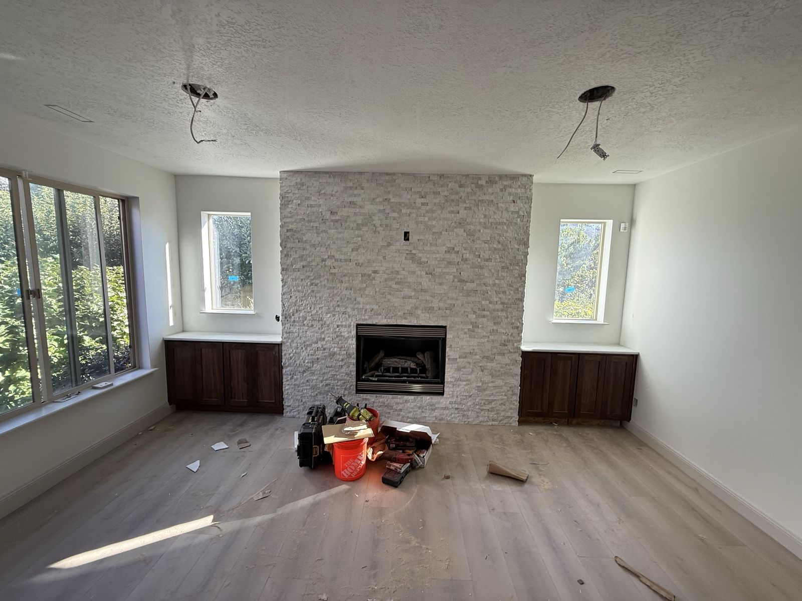 Main image 12