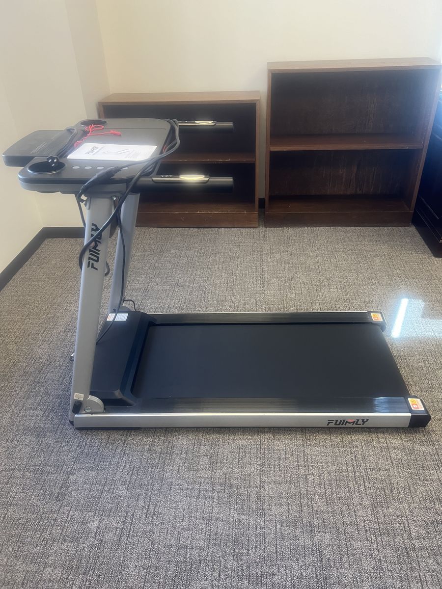 Funmily Treadmill with desk and handle bar (like new)