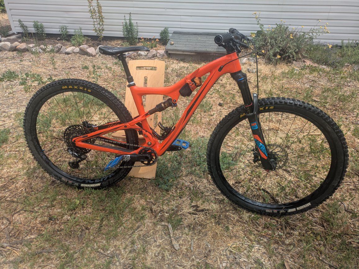 Ibis Ripley Carbon V2 LS (Medium) - Wolf Tooth AngleSet & Maxxis Upgrades