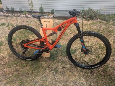Ibis Ripley Carbon V2 LS (Medium) - Wolf Tooth AngleSet & Maxxis Upgrades