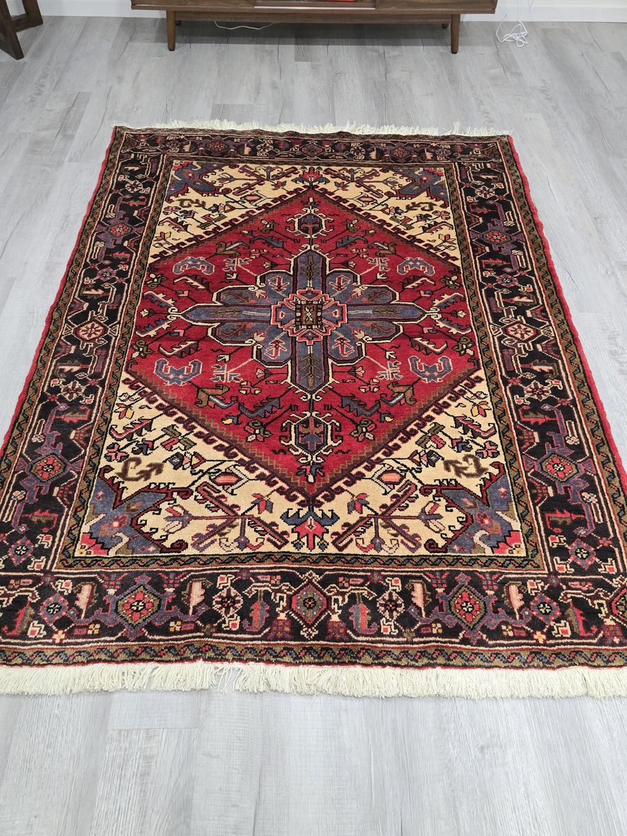 Heriz Handwoven Wool Rug, Size ~7' x 5'