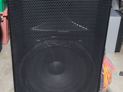 Mackie thump 15 a powered speaker