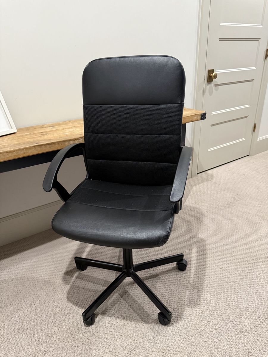 Black Leather/Mesh Swivel Office Chair — Adjustable Height